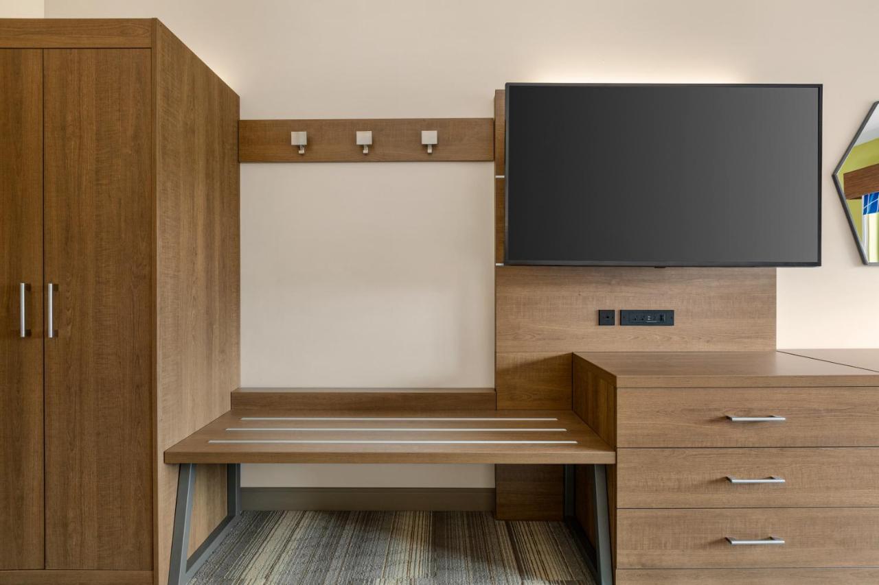 Express & - By Ihg Hotel