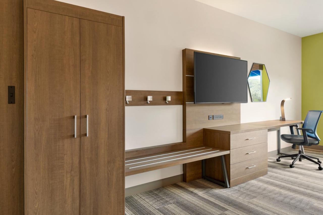 Holiday Express & - By Ihg Hotel 3*